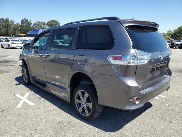 5TDXZ3DC3JS916129 2018 2018 Toyota Sienna- SE 2