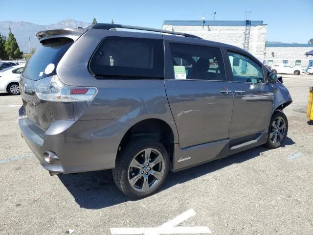 5TDXZ3DC3JS916129 2018 2018 Toyota Sienna- SE 3