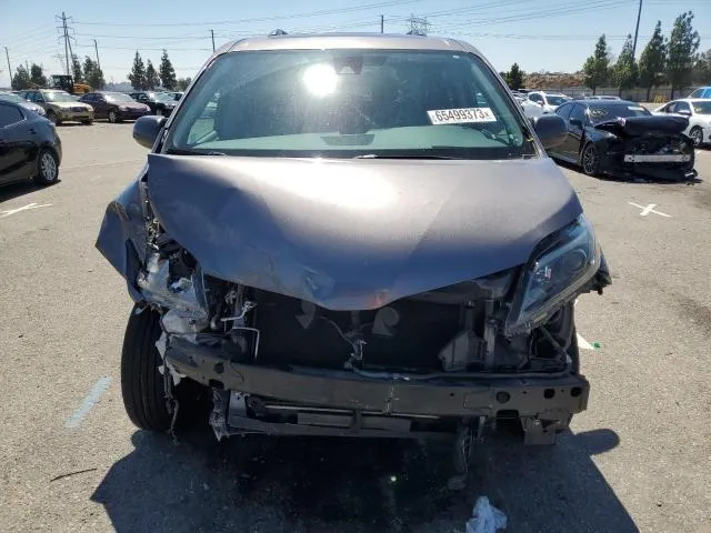 5TDXZ3DC3JS916129 2018 2018 Toyota Sienna- SE 5