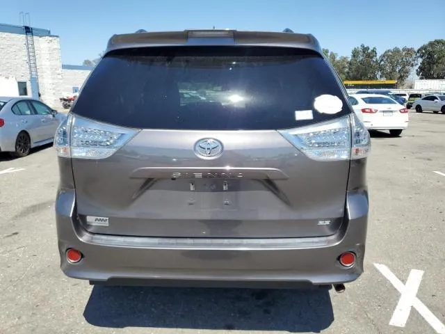 5TDXZ3DC3JS916129 2018 2018 Toyota Sienna- SE 6