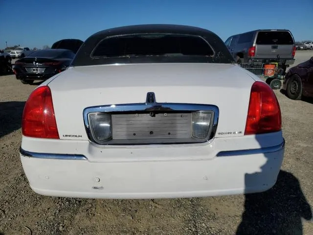 1L1FM81W34Y628395 2004 2004 Lincoln Town Car- Executive 6