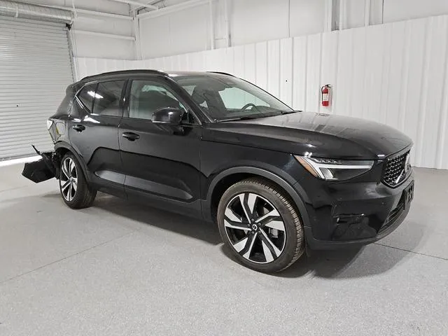 YV4L12UC5S2509919 2025 2025 Volvo XC40- Plus 4