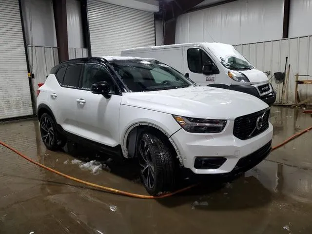 YV4162UM3N2719053 2022 2022 Volvo XC40- T5 R-Design 4