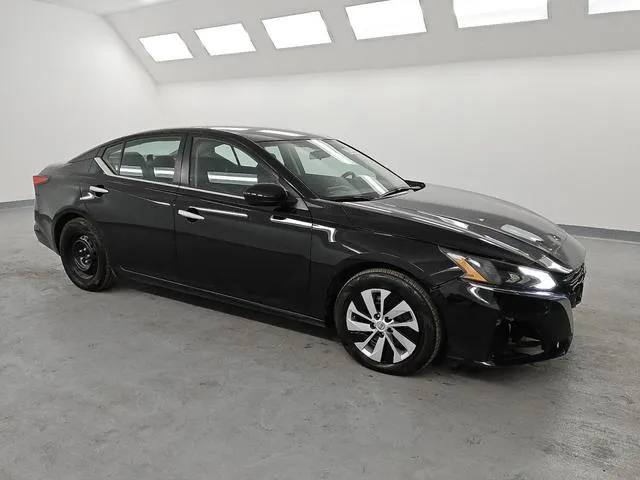 1N4BL4BV4PN351951 2023 2023 Nissan Altima- S 4