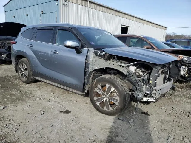 5TDGZRBH1MS105144 2021 2021 Toyota Highlander- Xle 4