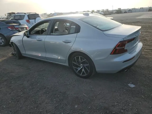 7JR102FK5KG010818 2019 2019 Volvo S60- T5 Momentum 2