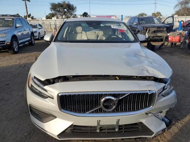 7JR102FK5KG010818 2019 2019 Volvo S60- T5 Momentum 5