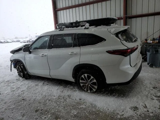 5TDGZRBH6NS582508 2022 2022 Toyota Highlander- Xle 2