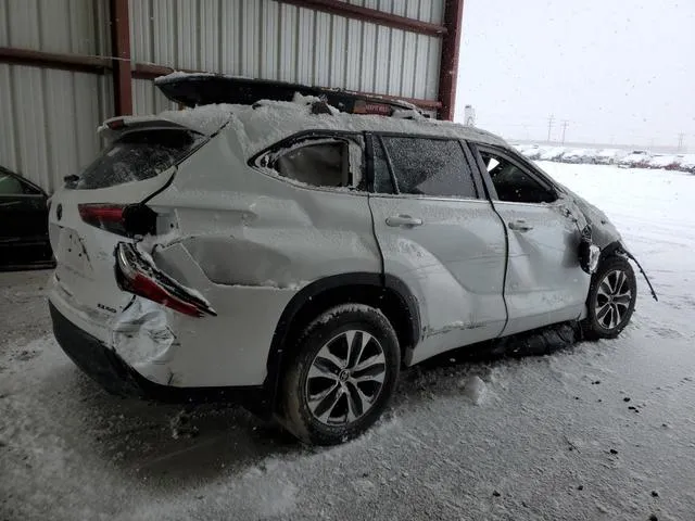 5TDGZRBH6NS582508 2022 2022 Toyota Highlander- Xle 3