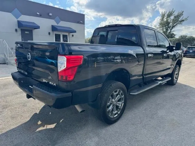 1N6BA1F4XHN565096 2017 2017 Nissan Titan- SL 3