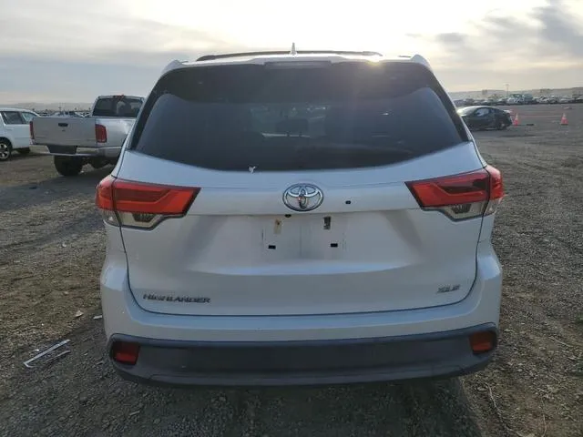 5TDKZRFH3JS276896 2018 2018 Toyota Highlander- SE 6