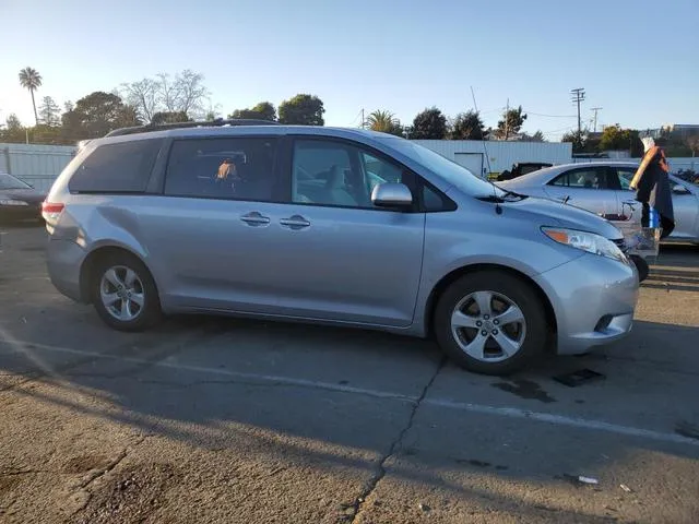 5TDKK3DC3CS224552 2012 2012 Toyota Sienna- LE 4