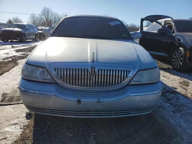 1LNHM81W75Y611561 2005 2005 Lincoln Town Car- Signature 5