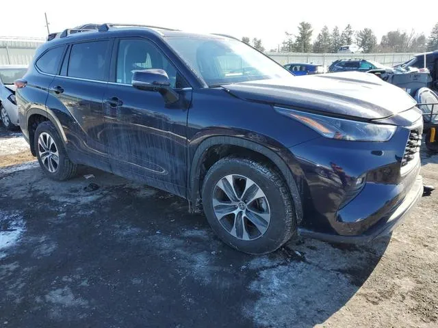 5TDKDRBH8RS548603 2024 2024 Toyota Highlander- LE 4