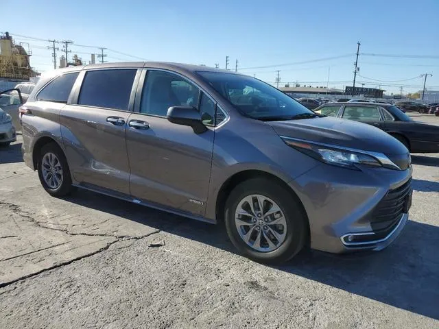 5TDYRKEC6MS008758 2021 2021 Toyota Sienna- Xle 4