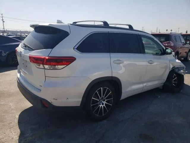 5TDKZRFH2JS527374 2018 2018 Toyota Highlander- SE 3