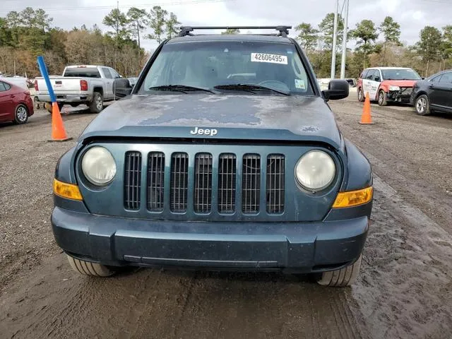 1J4GK38K85W689624 2005 2005 Jeep Liberty- Renegade 5