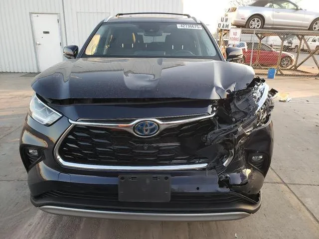 5TDEBRCH4MS069217 2021 2021 Toyota Highlander- Hybrid Platinum 5