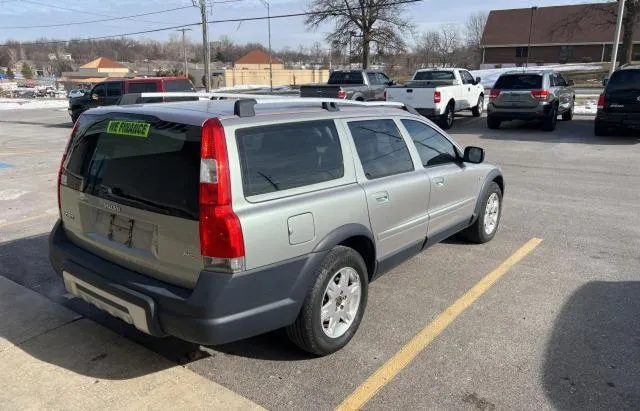 YV1SZ592251176088 2005 2005 Volvo XC70 4