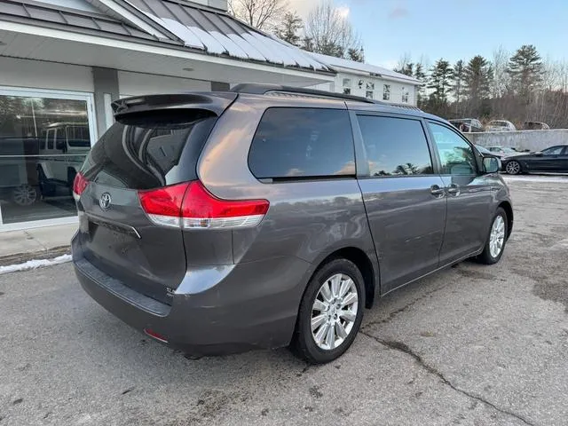 5TDDK3DC8BS002466 2011 2011 Toyota Sienna- Xle 4