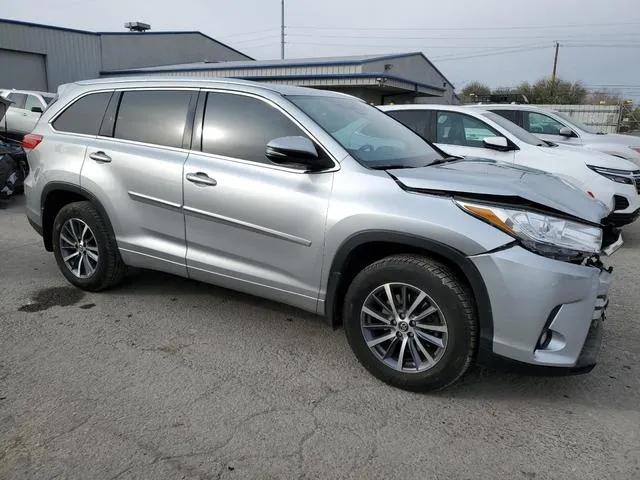 5TDJZRFHXJS529725 2018 2018 Toyota Highlander- SE 4