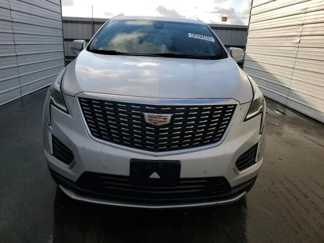 1GYKNCRS3LZ121986 2020 2020 Cadillac XT5- Premium Luxury 5