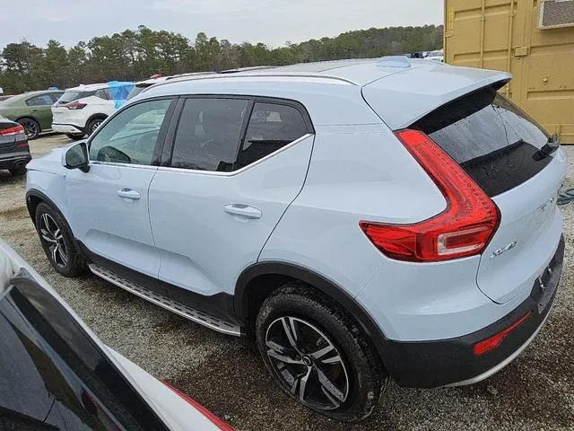 YV4L12UK0R2281412 2024 2024 Volvo XC40- Core 2