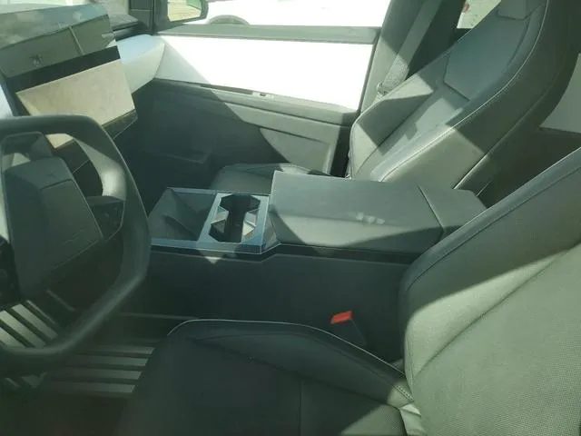 7G2CEHEE6RA026631 2024 2024 Tesla Cybertruck 7