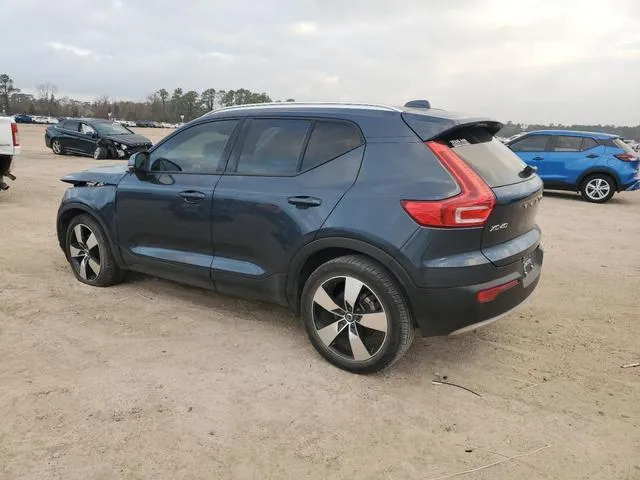 YV4162UK0M2483183 2021 2021 Volvo XC40- T5 Momentum 2