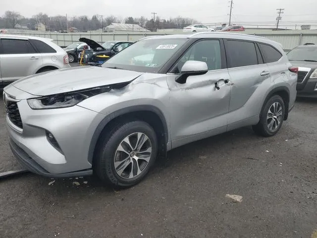 5TDGZRBH3MS065987 2021 2021 Toyota Highlander- Xle 1