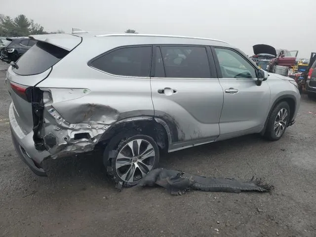 5TDGZRBH3MS065987 2021 2021 Toyota Highlander- Xle 3