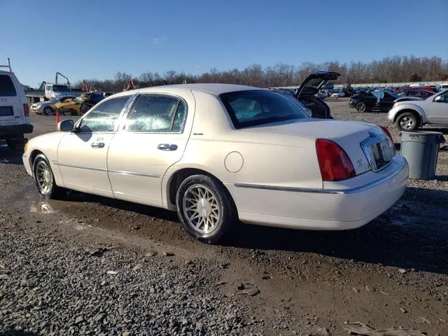 1LNHM82W32Y663392 2002 2002 Lincoln Town Car- Signature 2