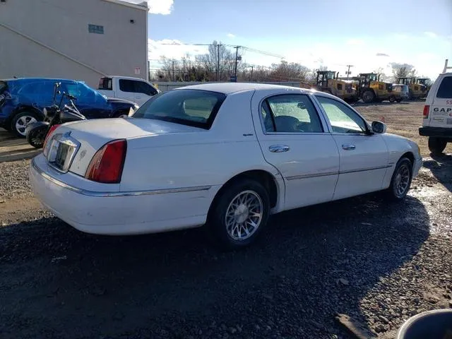 1LNHM82W32Y663392 2002 2002 Lincoln Town Car- Signature 3