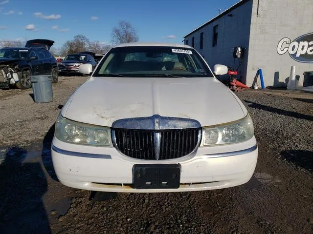 1LNHM82W32Y663392 2002 2002 Lincoln Town Car- Signature 5