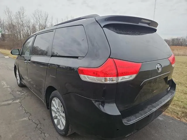 5TDDK3DC7DS064539 2013 2013 Toyota Sienna- Xle 3