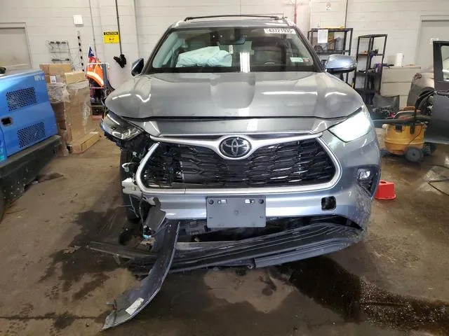 5TDGZRBH8NS200785 2022 2022 Toyota Highlander- Xle 5