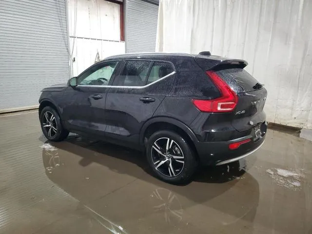 YV4L12UJ4S2467838 2025 2025 Volvo XC40- Core 2