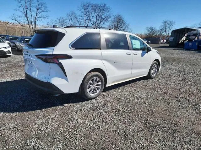 5TDBSKFC9RS138713 2024 2024 Toyota Sienna- LE 4