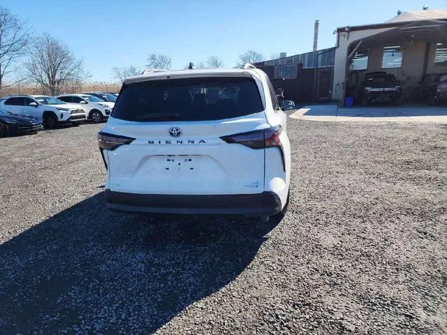 5TDBSKFC9RS138713 2024 2024 Toyota Sienna- LE 6