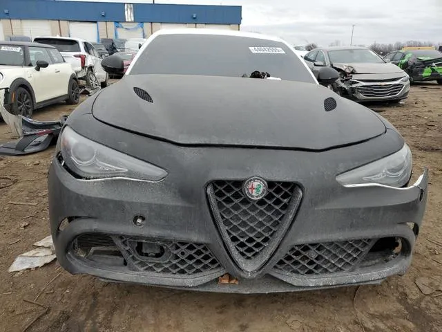 ZARFAEAV3H7560392 2017 2017 Alfa Romeo Giulia- Quadrifoglio 5