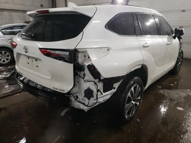 5TDGZRBH0MS547462 2021 2021 Toyota Highlander- Xle 3