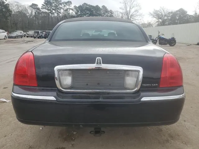 1L1FM81W43Y635225 2003 2003 Lincoln Town Car- Executive 6