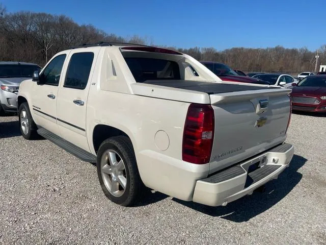 3GNTKGE3XBG402875 2011 2011 Chevrolet Avalanche- Ltz 3