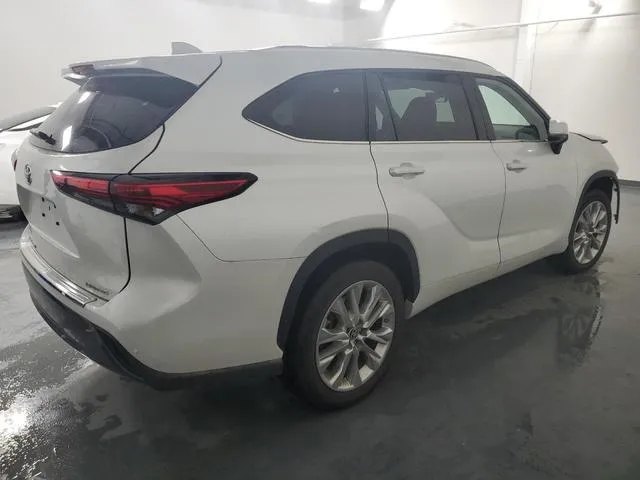 5TDYZRAH0NS558727 2022 2022 Toyota Highlander- Limited 3