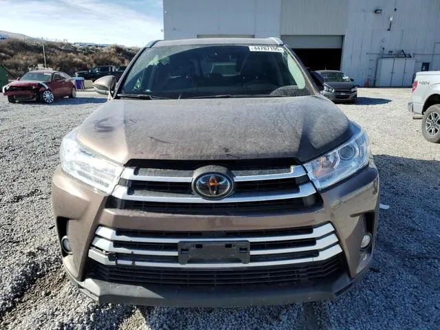 5TDJZRFH2HS431802 2017 2017 Toyota Highlander- SE 5