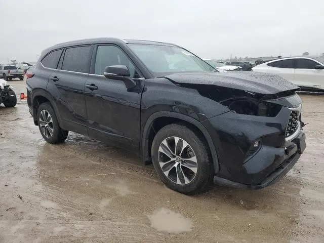 5TDGZRBH5NS244954 2022 2022 Toyota Highlander- Xle 4