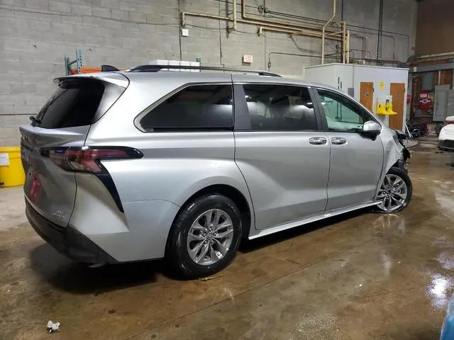 5TDYRKEC4RS189477 2024 2024 Toyota Sienna- Xle 3