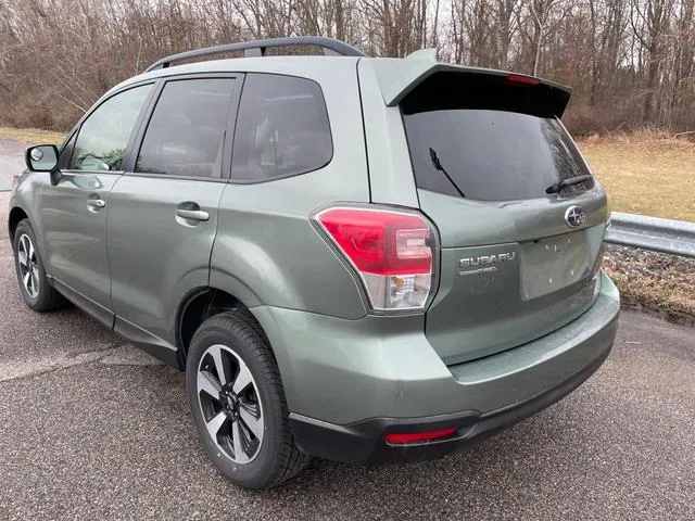 JF2SJAGC5JH483341 2018 2018 Subaru Forester- 2-5I Premium 3