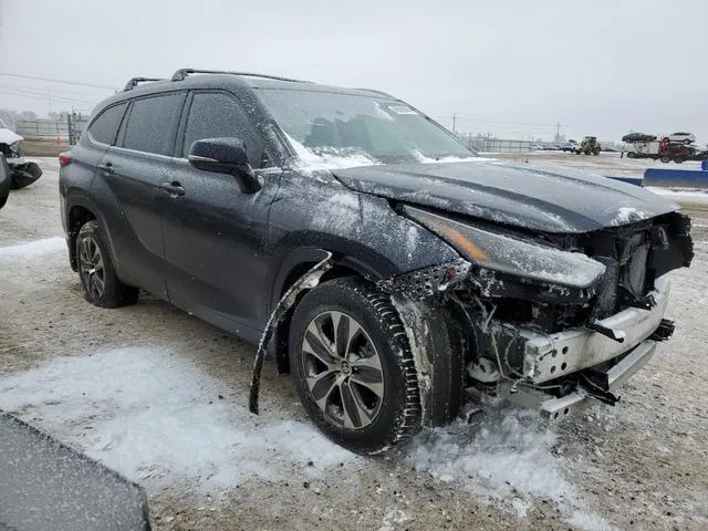 5TDHZRBH3MS535293 2021 2021 Toyota Highlander- Xle 4