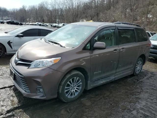 5TDYZ3DC2LS045473 2020 2020 Toyota Sienna- Xle 1